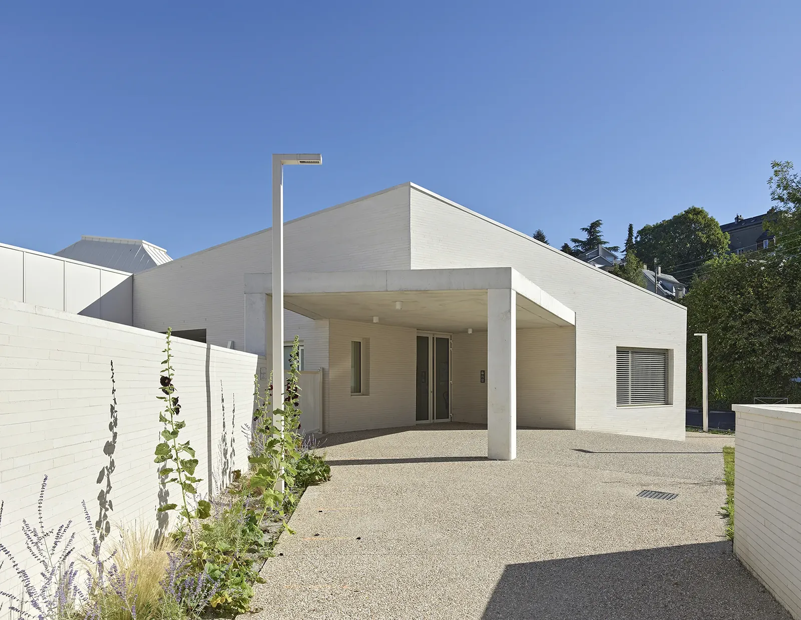 Vue de l’entrée de l’école maternelle Marcellin Berthelot à Mont-Saint-Aignan