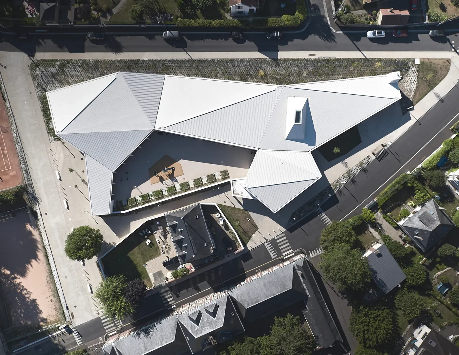 Vue aérienne de l’école maternelle et salle multisport Marcellin Berthelot à Mont-Saint-Aignan
