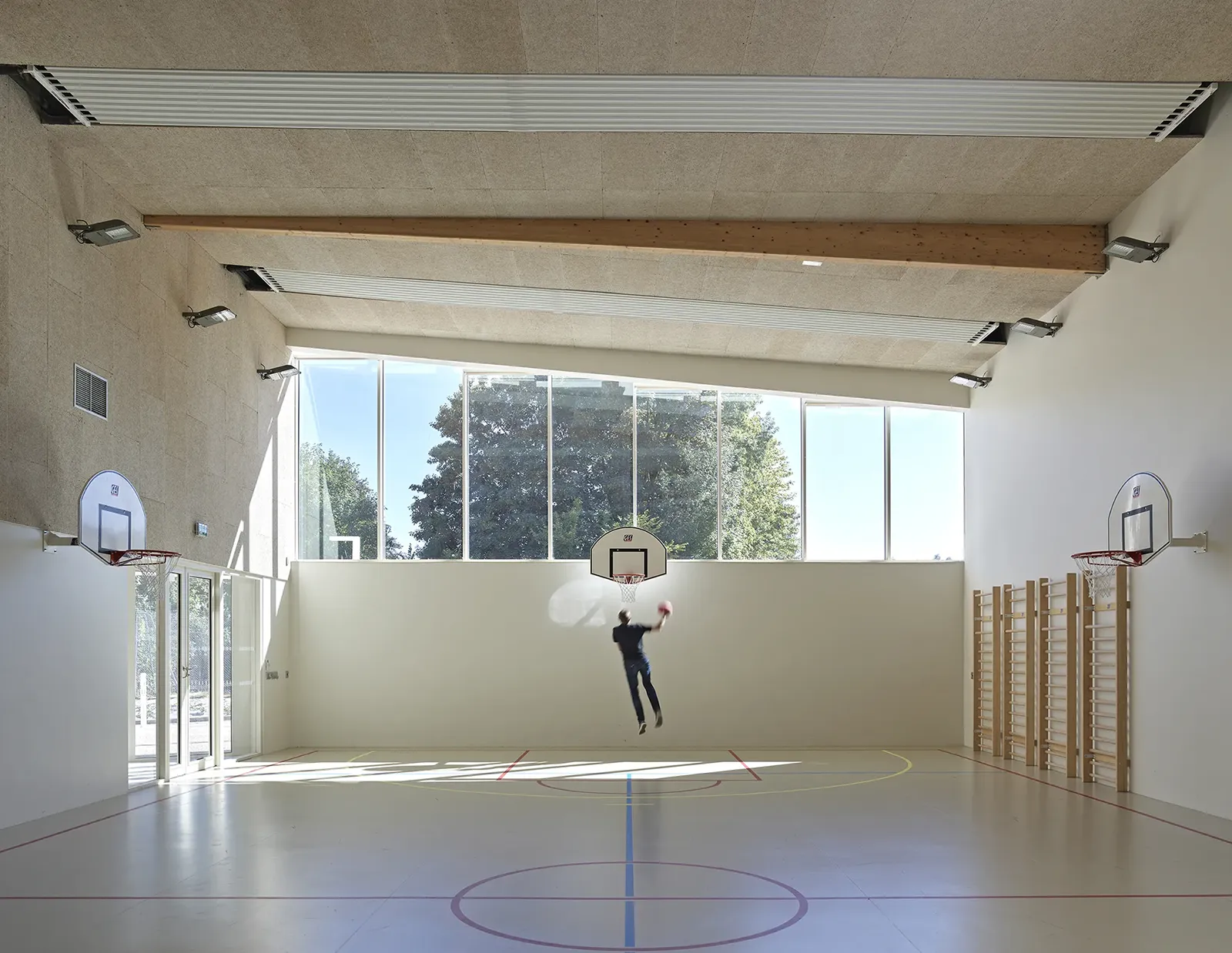 Vue intérieure de la salle multisport Marcellin Berthelot à Mont-Saint-Aignan