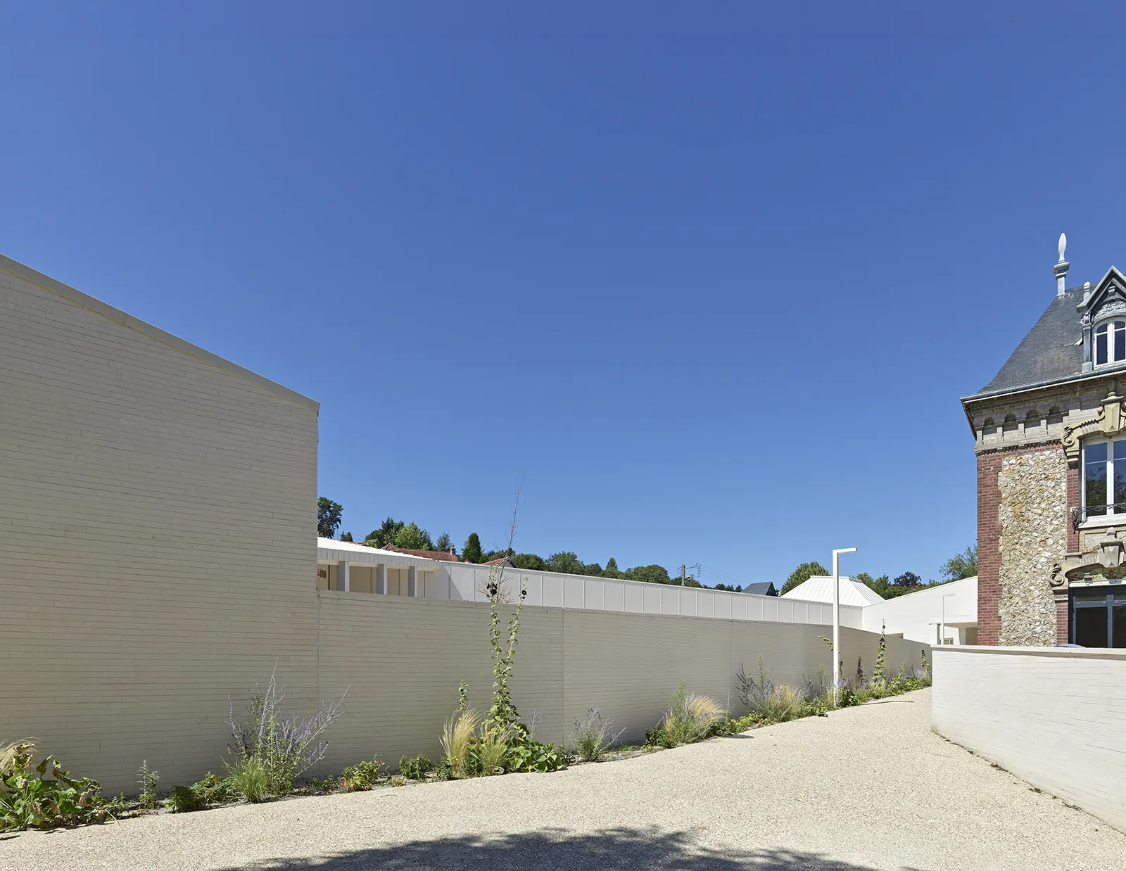 Vue de la venelle d’accès à l’école Marcellin Berthelot à Mont-Saint-Aignan