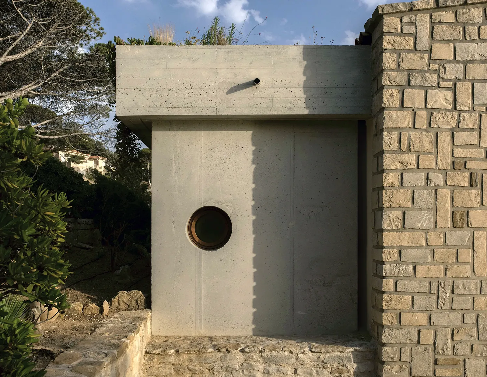 Vue de l’extension de la maison à Saint-Cyr-sur-Mer depuis le Nord